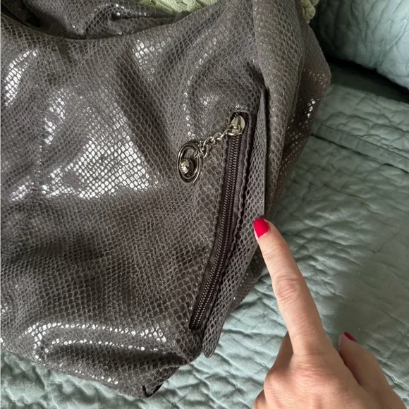 Jennifer Lopez JLO Chic Gray Hobo Bag with Metallic Accents - Picture 2 of 4